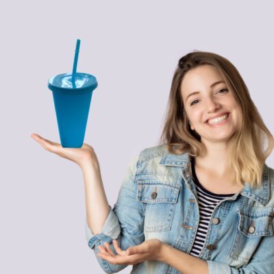 Trinkbecher mit Deckel & Strohhalm in individuellem Design | mit Logos