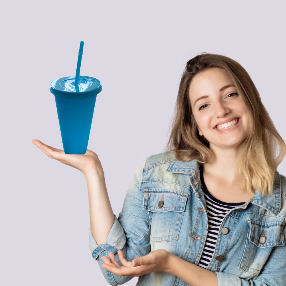 Trinkbecher mit Deckel & Strohhalm in individuellem Design | mit Logos